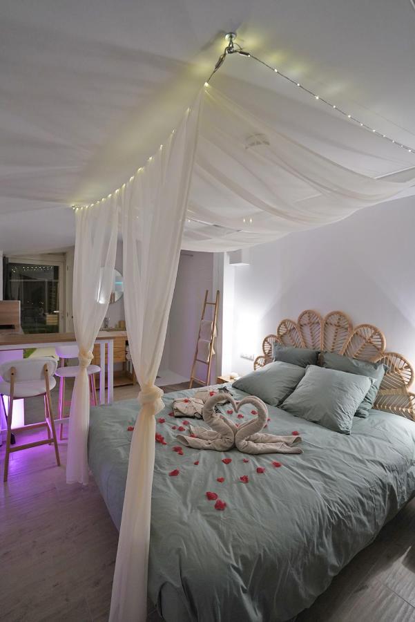 Lovina Chambre De Charme Avec Jaccuzi Velaux Exterior foto