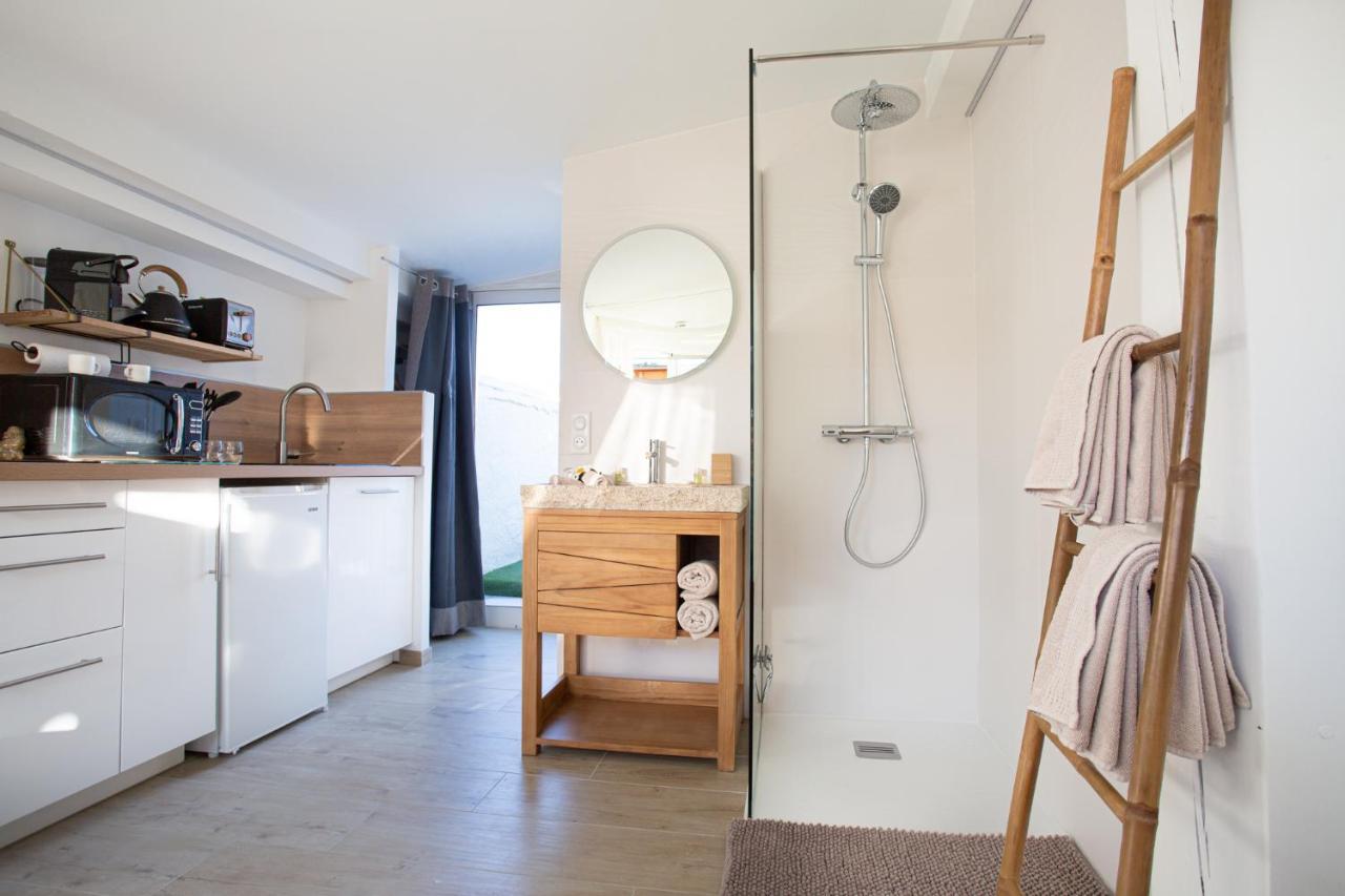 Lovina Chambre De Charme Avec Jaccuzi Velaux Exterior foto